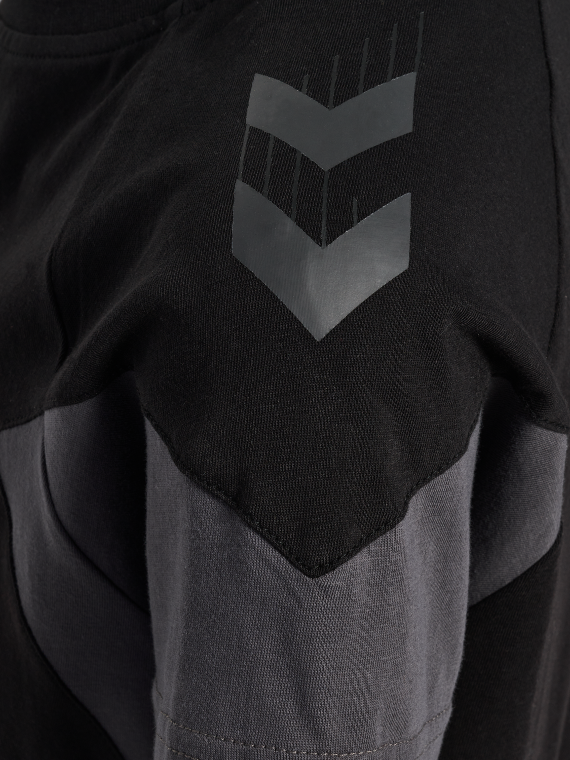 hmlTRAVEL T-SHIRT S/S KIDS, BLACK, packshot