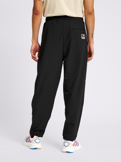 hmlNEO CARROT PANTS, 2001, model