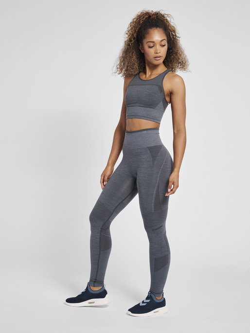 hmlSKY SEAMLESS SPORTS TOP, 1545, model