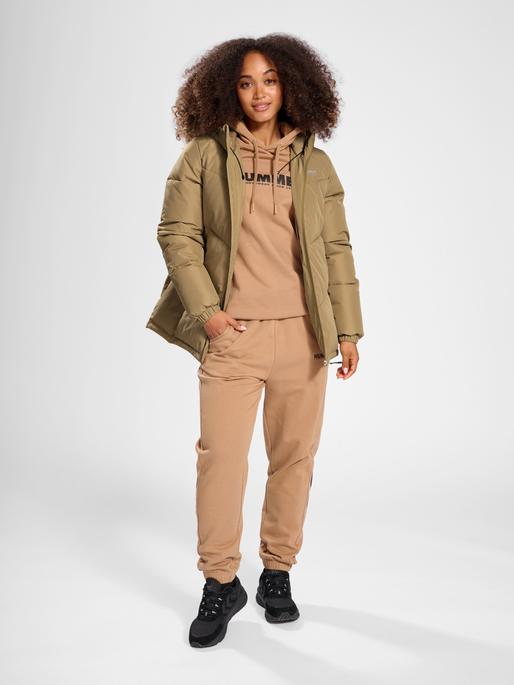 hmlLGC MIA PUFF JACKET, TIGERS EYE, model