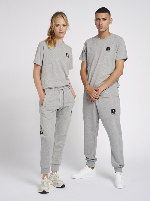 hmlLGC GRAHAM T-SHIRT, GREY MELANGE, model