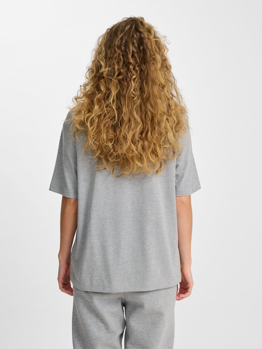 hmlLOOSE T-SHIRT BEE S/S, GREY MELANGE, model