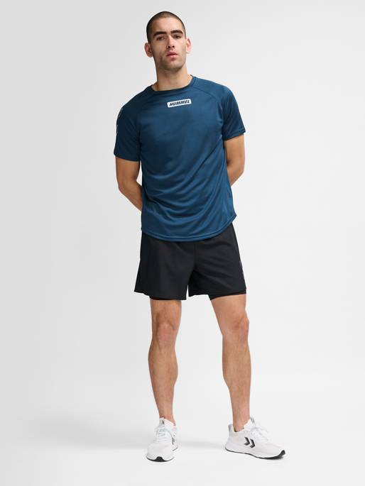 hmlTE TOPAZ T-SHIRT, INSIGNIA BLUE, model