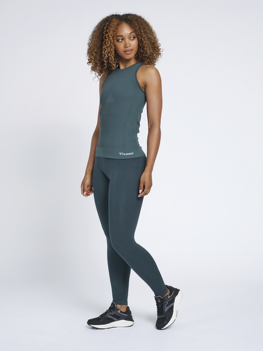 hmlVERA SEAMLESS TOP, 6753, model