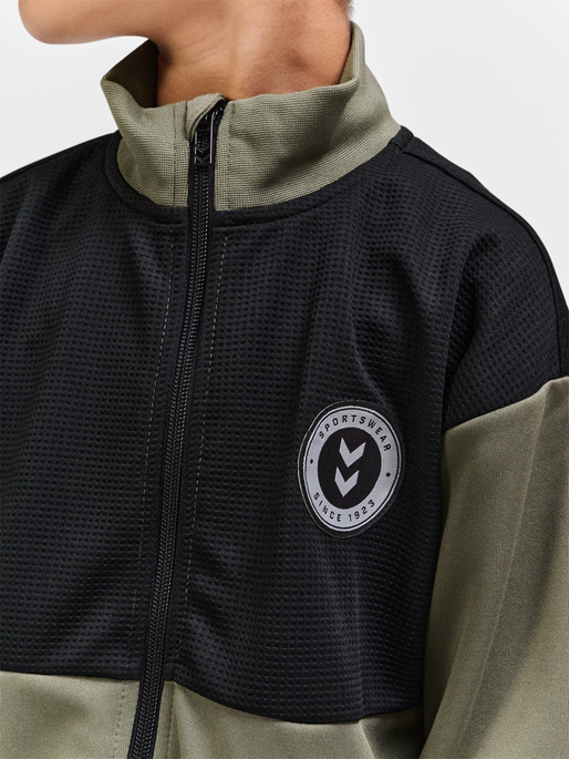 hmlODIN ZIP JACKET, DUSTY OLIVE, model