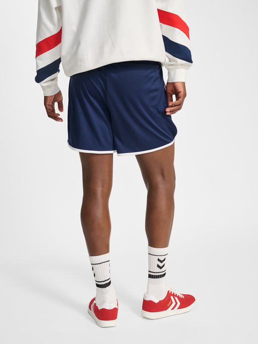 hmlPULSE RETRO SHORTS, DRESS BLUES, model