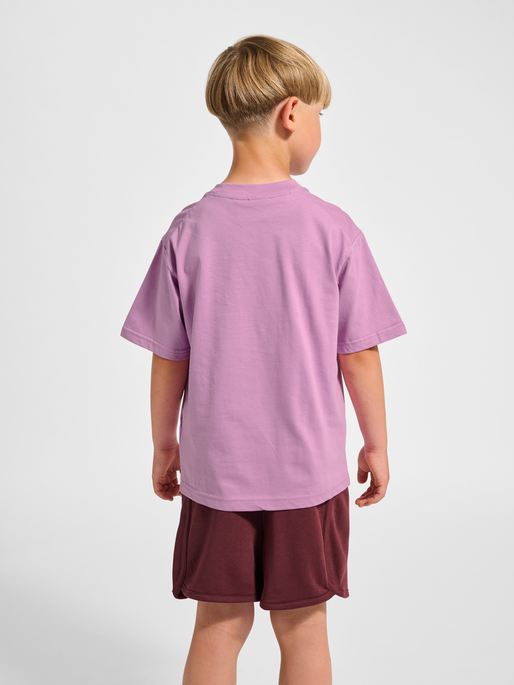 hmlJR LOOSE T-SHIRT S/S HS GRAPHIC, SMOKY GRAPE, model