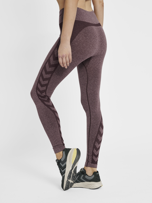 hmlCOCO SEAMLESS MID WAIST TIGHTS, 8018, model