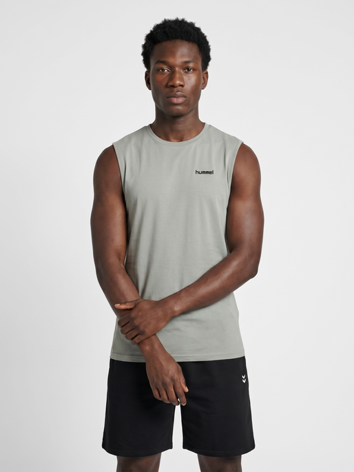 hmlHIIT MUSCLE TANK TOP, SHARKSKIN, model