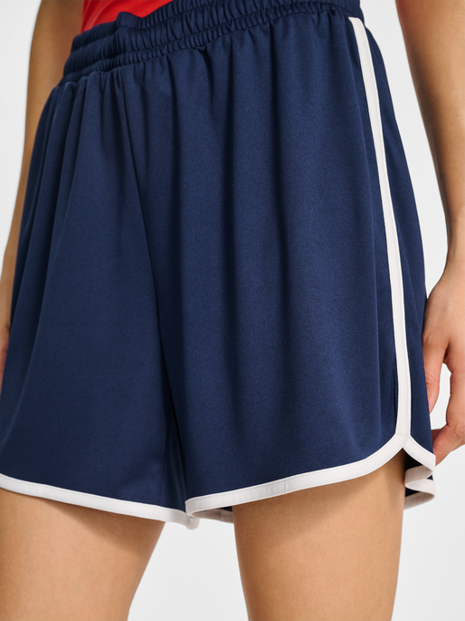 hmlPULSE RETRO SHORTS, DRESS BLUES, model