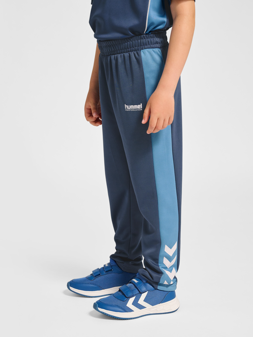 hmlJR GOAL PANTS, BERING SEA, model