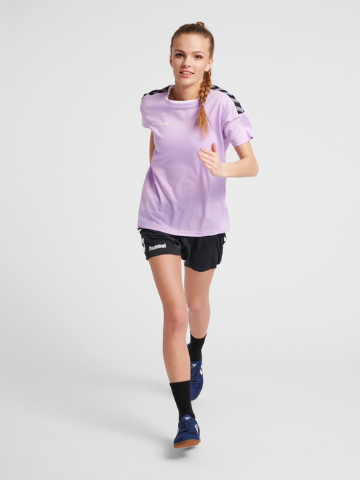 hmlAUTHENTIC POLY JERSEY WOMAN S/S, LAVENDULA, model