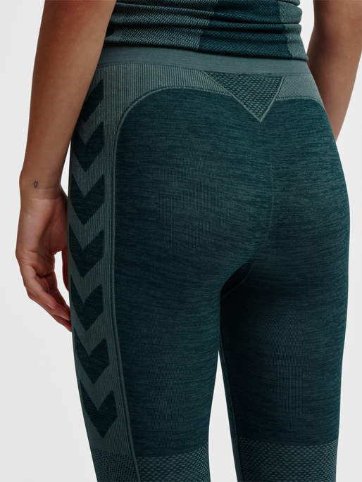 hmlCLEA SEAMLESS MID WAIST TIGHTS, GREEN GABLES/GARDEN TOPIARY ME, model