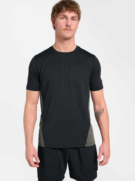hmlPULSE TRAINING  2.0 T-SHIRT S/S, BLACK, model