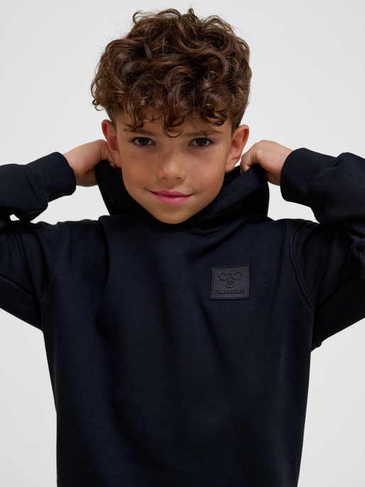 hmlCLEAN HOODIE, BLACK, model