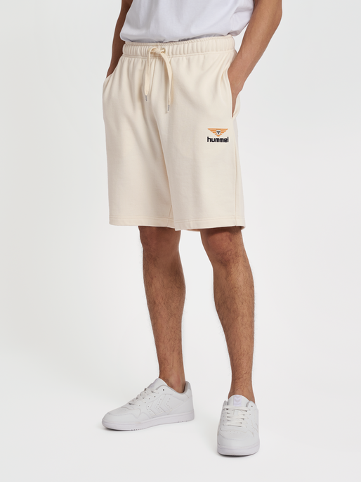 hmlHIVE WADE SWEATSHORTS, 9999, model