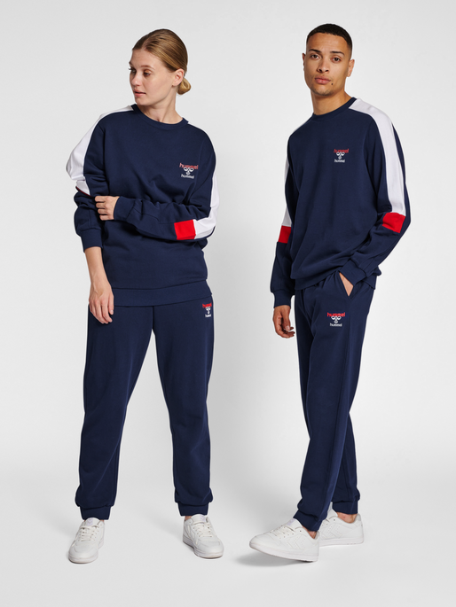 hmlIC DAYTON REGULAR PANTS, PEACOAT, model