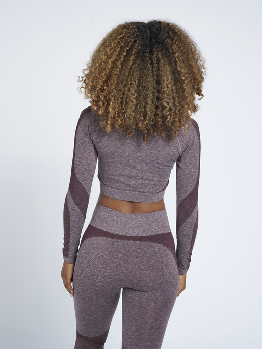 hmlKADY SEAMLESS T-SHIRT L/S, FUDGE MELANGE, model