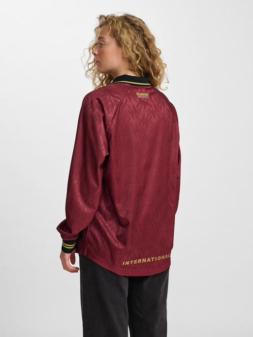 hmlLOOSE BAY SOCCER JERSEY L/S, SYRAH, model
