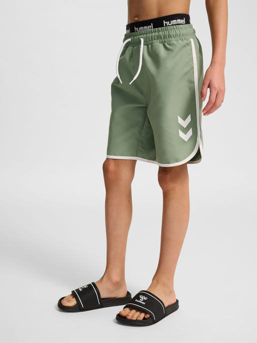 hmlSWELL BOARD SHORTS, HEDGE GREEN, model