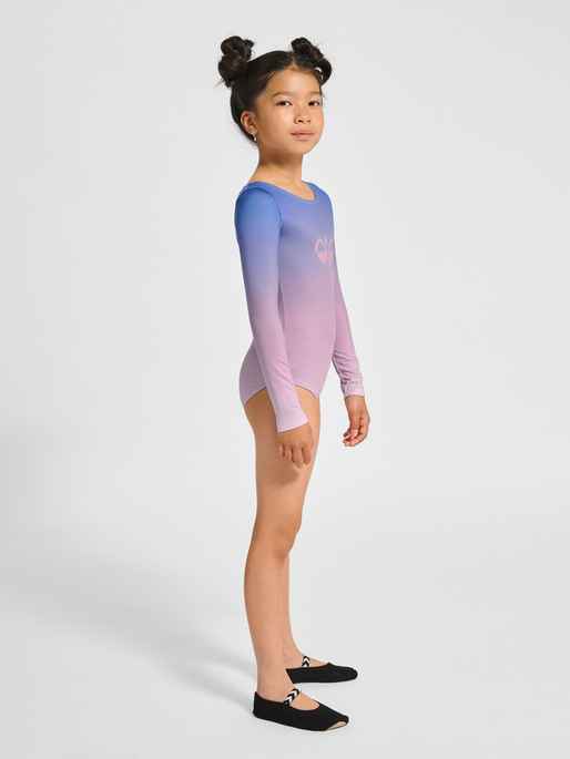 hmlJR GYMSUIT, LAVENDER MIST, model