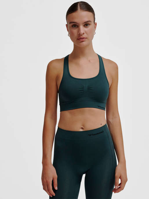 hmlMT SHAPING SEAMLESS SPORTS TOP, GREEN GABLES, model