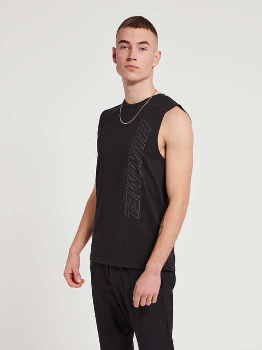 hmlTE CALLUM COTTON TANKTOP, 2001, model