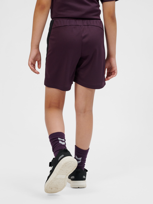 hmlMULTI PL SHORTS KIDS, PLUM PERFECT, model