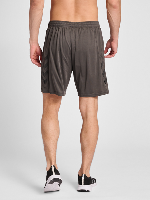 hmlONGRID POLY SHORTS, FORGED IRON/JET BLACK, model