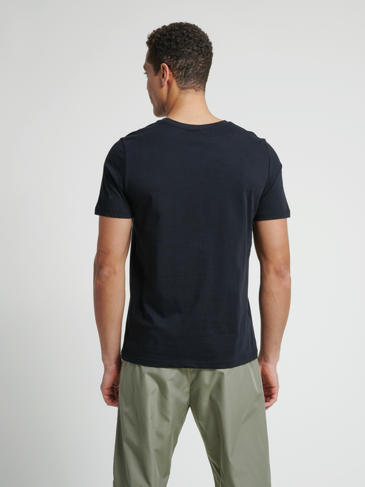 hmlDUNCAN T-SHIRT, 2001, model