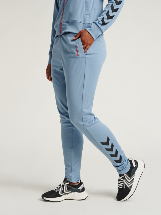 hmlZIBA TAPERED PANTS, 7986, model