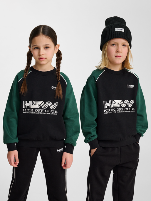 hmlJR OVERSIZED CREW HSW, DARK GREEN, model