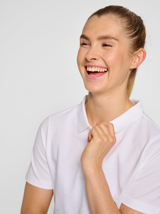 hmlRED CLASSIC POLO WOMAN, WHITE, model