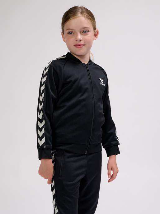 hmlNEWI ZIP JACKET, BLACK, model
