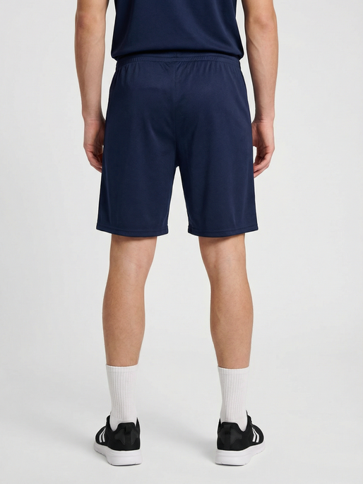 hmlESSENTIAL SHORTS, MARINE, model