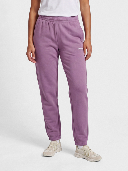 hmlLEGACY 2.0 W SWEATPANTS, GRAPEADE, model