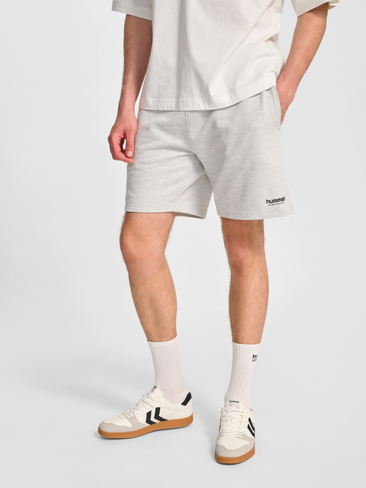 hmlLOOSE SWEAT SHORTS HS, LIGHT GREY MELANGE, model