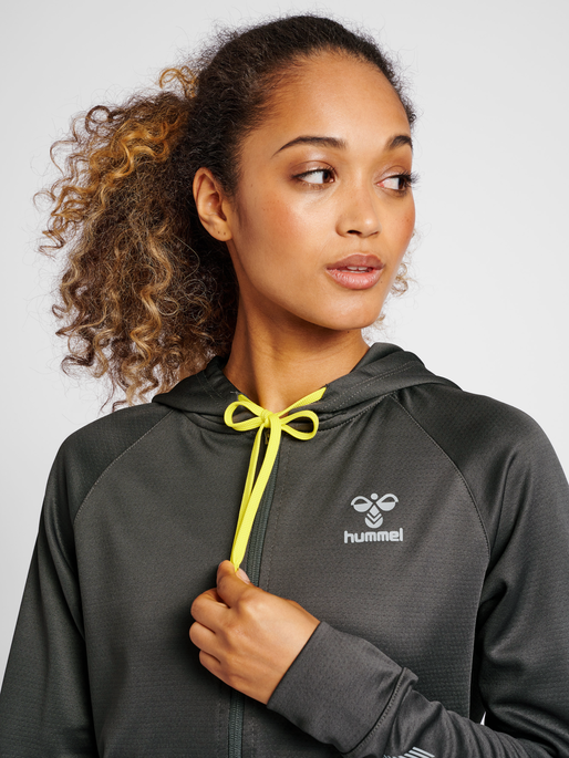 hmlGG12 ACTION ZIP HOODIE WOMAN, FORGED IRON, model