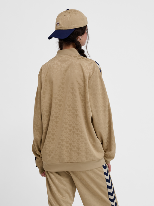 hmlARCHIVE REGULAR POLY JACKET AOP, CORNSTALK, model