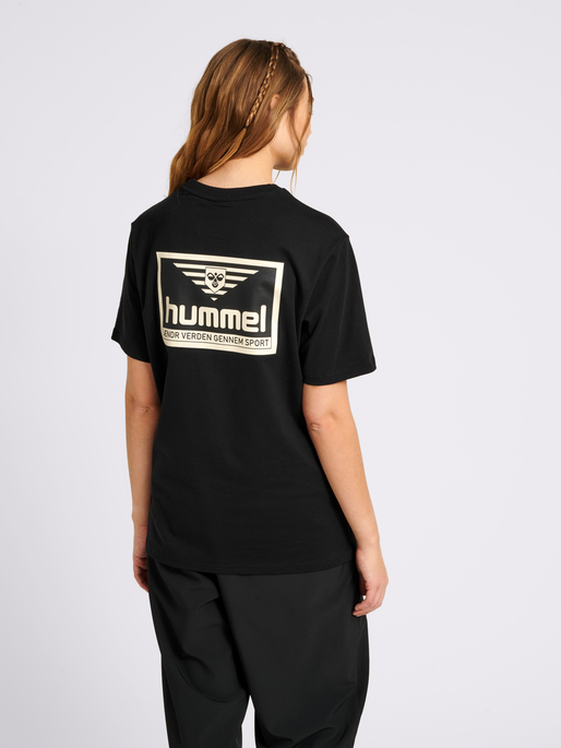 hmlFERIE T-SHIRT, 2001, model