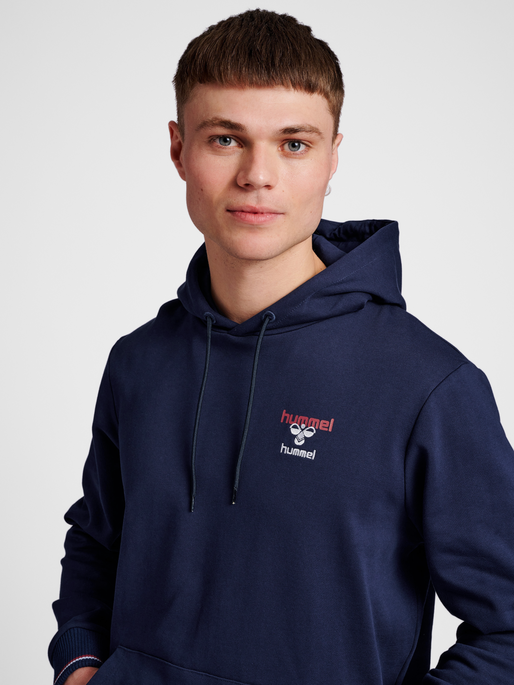 hmlIC DAYTON HOODIE, PEACOAT, model