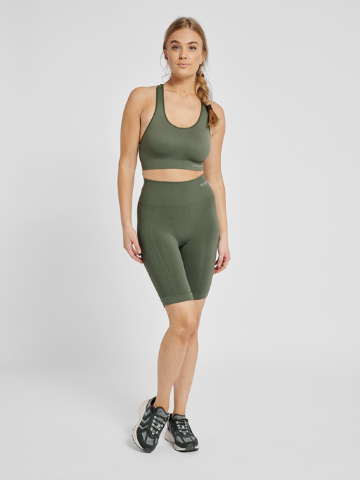 hmlTIF SEAMLESS CYLING SHORTS, THYME, model