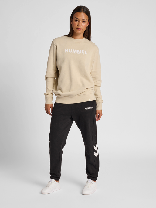 hmlLEGACY SWEATSHIRT, PUMICE STONE, model
