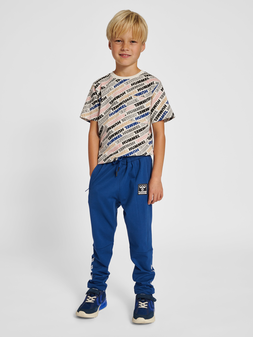 hmlYUKIO PANTS, 7017, model