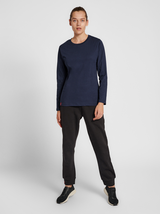 hmlRED BASIC T-SHIRT L/S WOMAN, MARINE, model