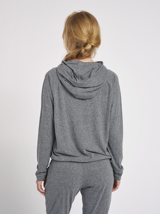 hmlZANDRA HOODIE, 2508, model