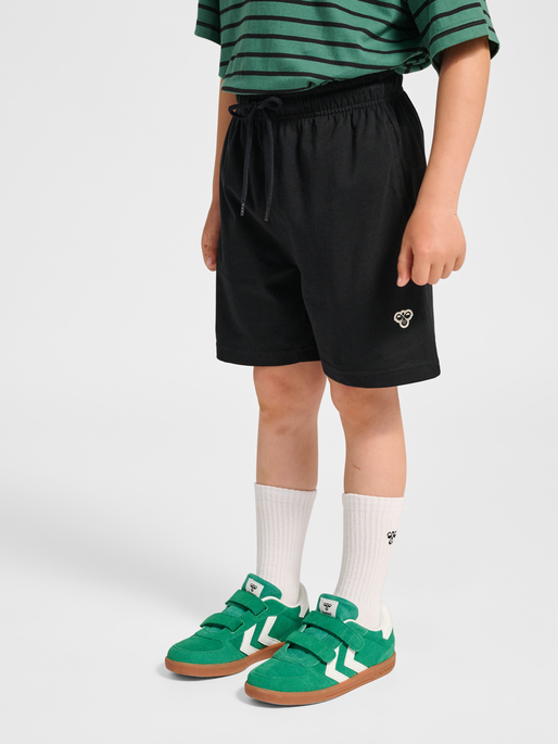 hmlJR LOOSE BASE SHORTS BEE, BLACK, model