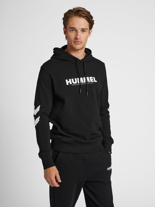 hmlLEGACY LOGO HOODIE, BLACK, model