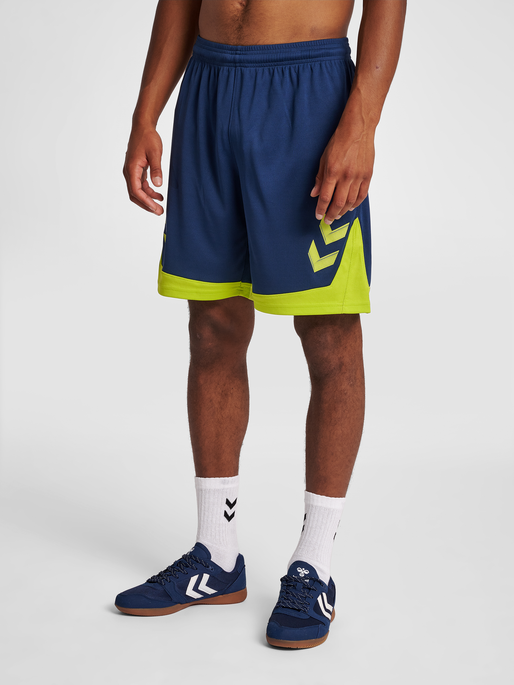 hmlLEAD POLY SHORTS, DARK DENIM, model