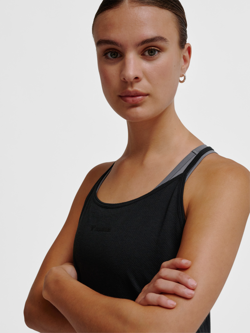 hmlMT VANJA STRAP TANKTOP, BLACK, model
